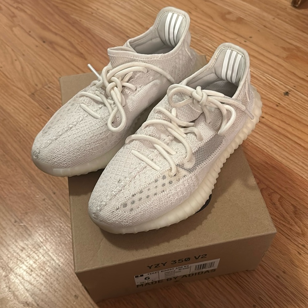 Lightly used YEEZY 350 V2 Bone in size 6
